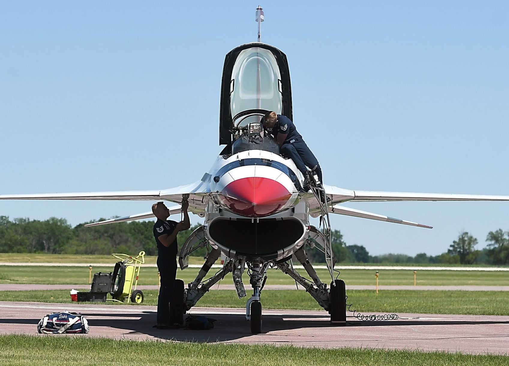 Thunderbirds arrive 4